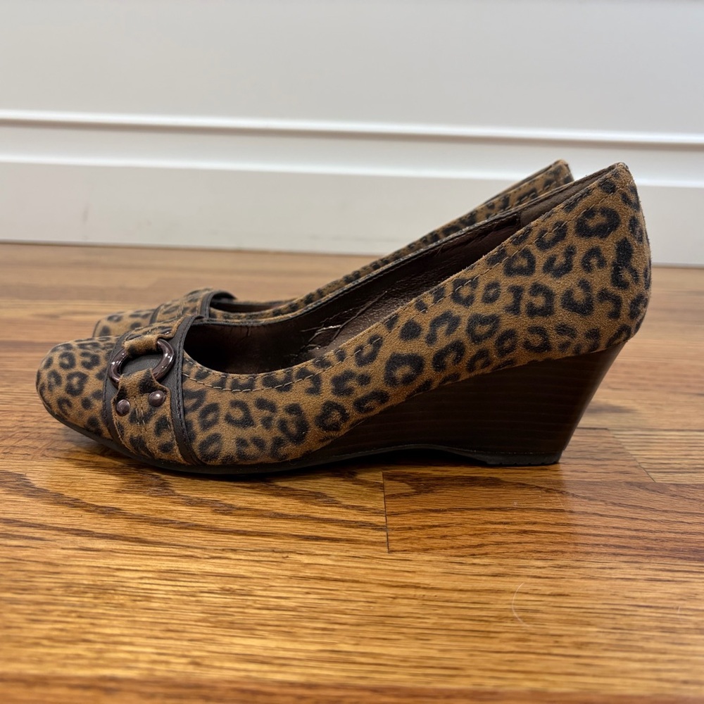 NWOB Sofft Leopard Wedge Shoes